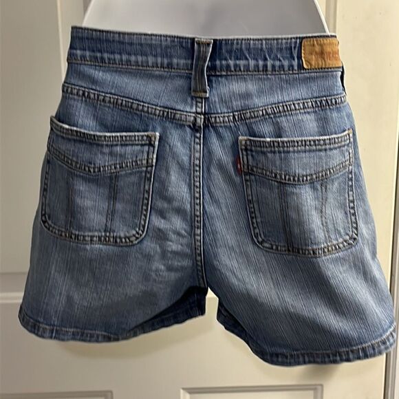 Levi’s Light Wash 4-Pocket Button Zipper Jean Shorts- Size 10 - Picture 8 of 16